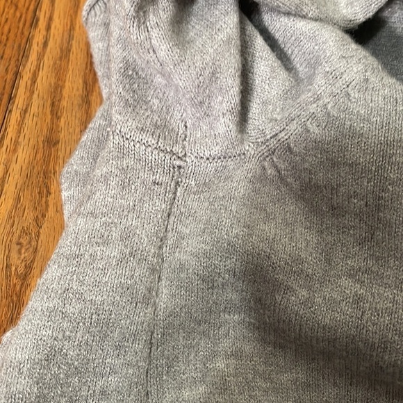 Neiman Marcus Round Neck Long Sleeve Star Sweater Grey size M - Picture 8 of 8